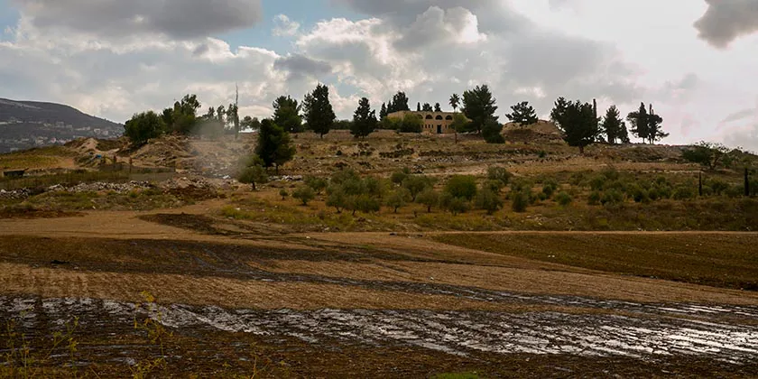 Под покровом ночи: поселенцы вернулись в деревню художников в Самарии
