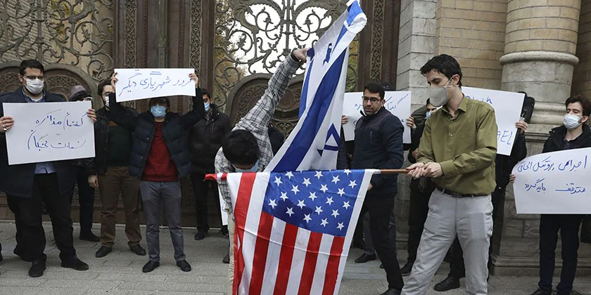 Иран грозит: "Введем санкции против американских компаний, помогающих Израилю"
