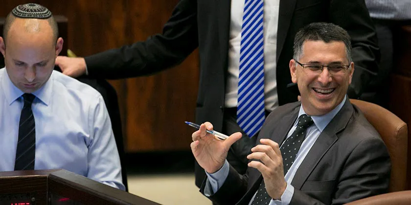 «Ликуд»: Беннет и Саар ведут переговоры с Лапидом