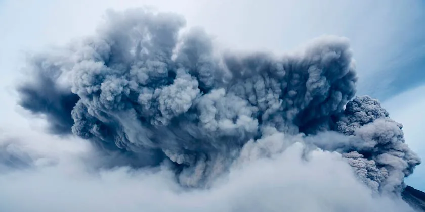 На востоке России начал извергаться вулкан, который дремал 562 года