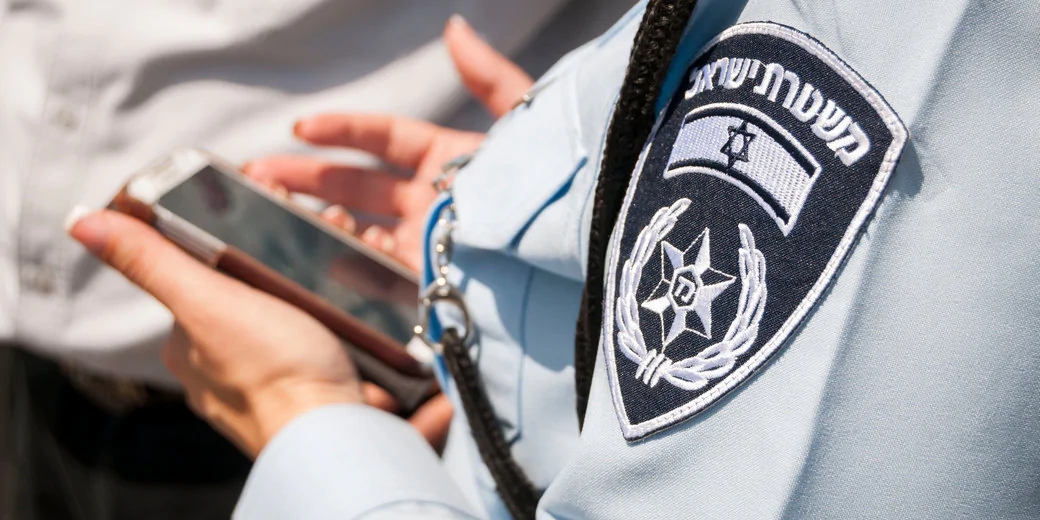 Мошенница притворилась полицейским и украла у пожилой женщины 100 тысяч шекелей