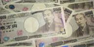 Японская иена достигла нового 34-летнего минимума к доллару