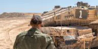 От ЦАХАЛа требуют разрешить танкисткам сражаться в секторе Газа