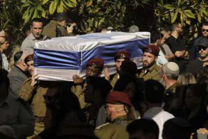 Гади-Айзенкот-похороны-сына-Галя