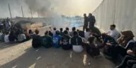 Демонстранты разожгли костры на КПП "Керем-Шалом"