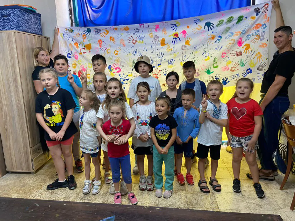 Израильские дети шлют украинцам "ладошки поддержки"