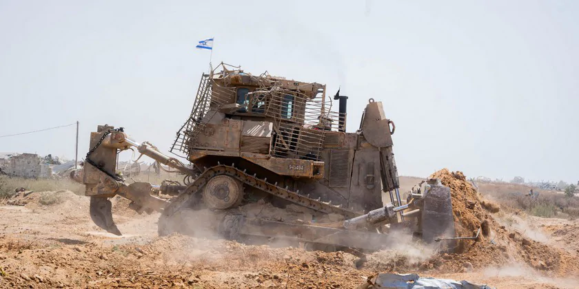 ЦАХАЛ взрывает туннельные шахты в "Рафиахе" и уничтожает террористов - видео