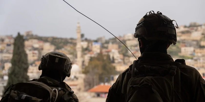 Бедуины, переодевшись в солдат ЦАХАЛа, ограбили магазины в палестинской деревне - видео