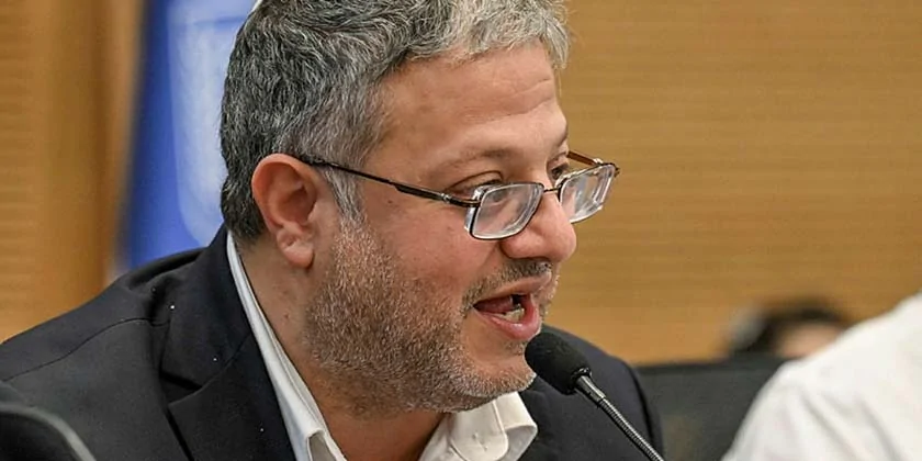 Ультраправые депутаты надели «висельные булавки» — почему это многих шокировало