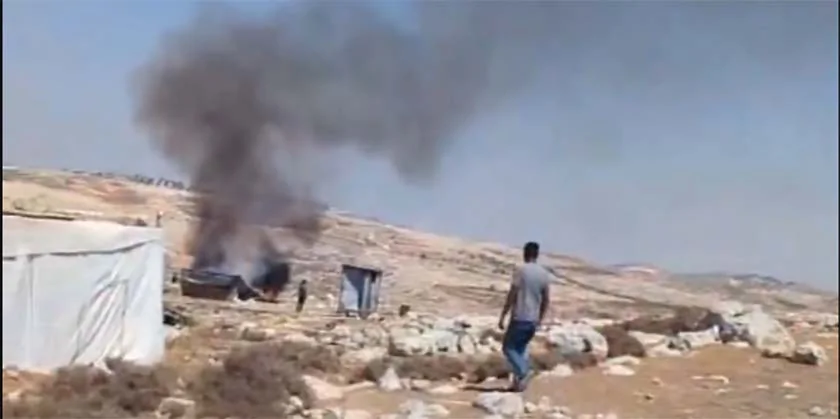 Поселенцы подожгли машины и ранили троих палестинцев - видео