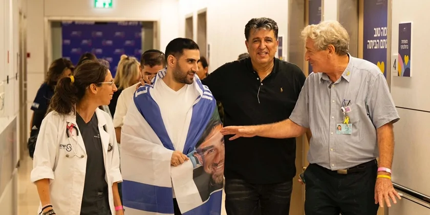 Бывшие заложники Сегев Кальфон и Бар Куперштейн выписаны из больницы