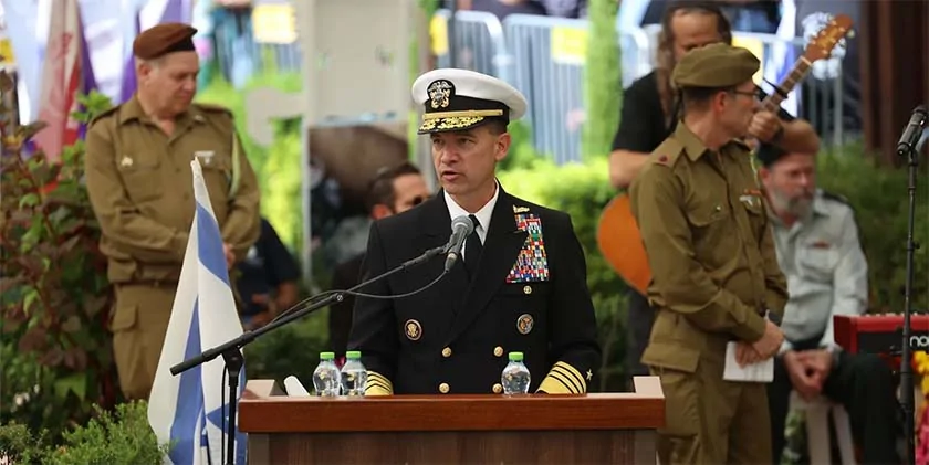 Тысячи пришли проводить Омера Неутра, чьё тело было возвращено из Газы