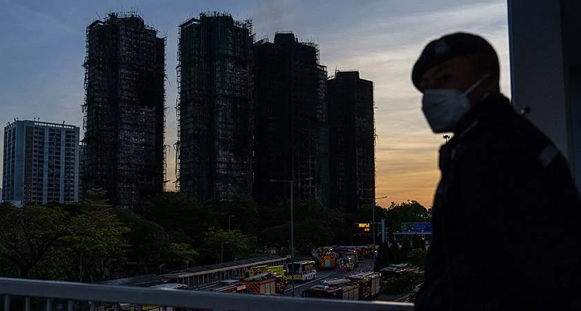  Пожар в жилом комплексе Гонконга унес жизни не менее 94 человек